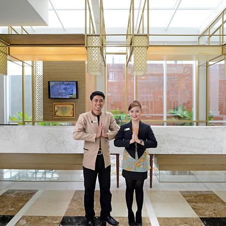 La Lisa Hotel Surabaya Buitenkant foto