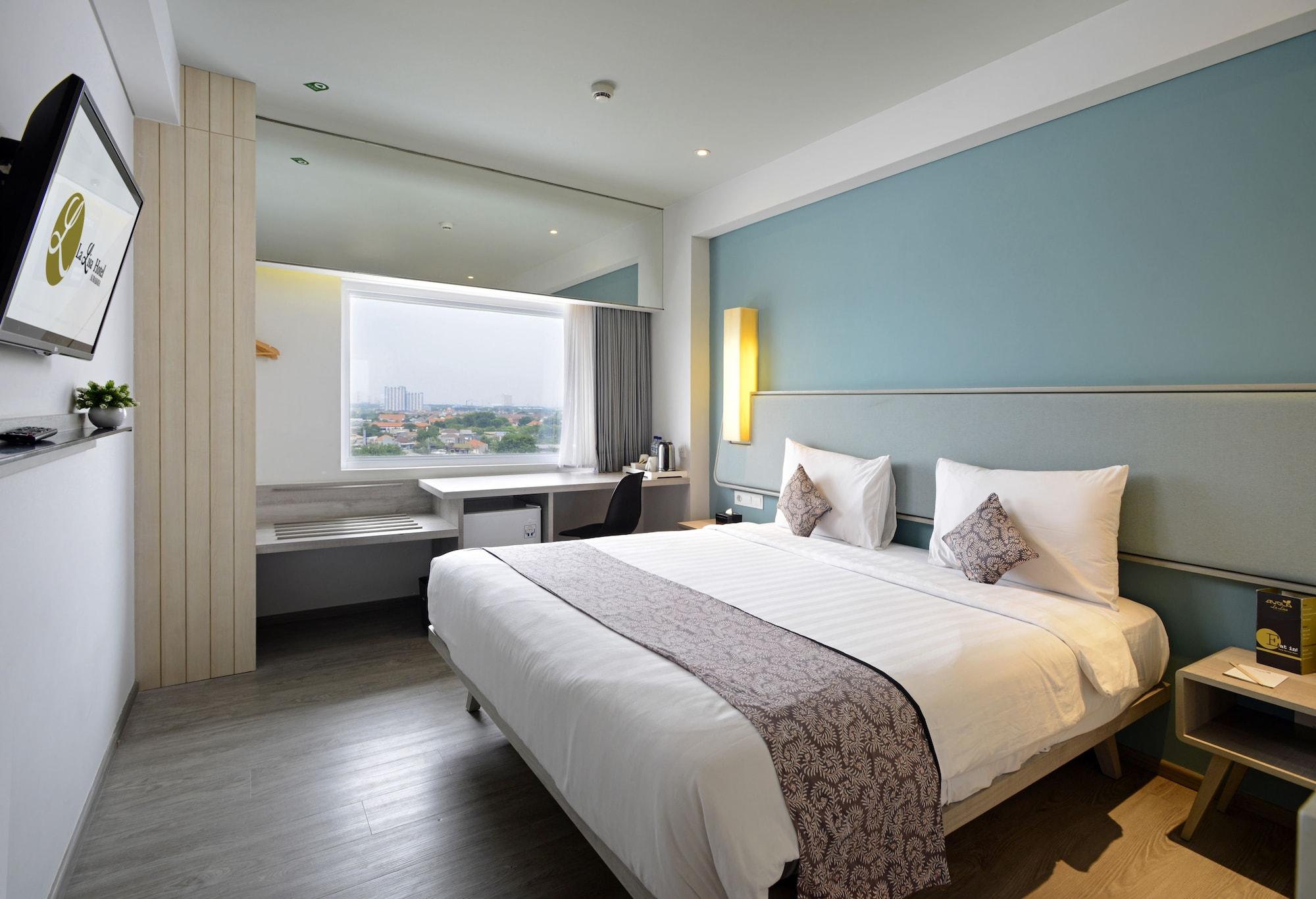 La Lisa Hotel Surabaya Buitenkant foto