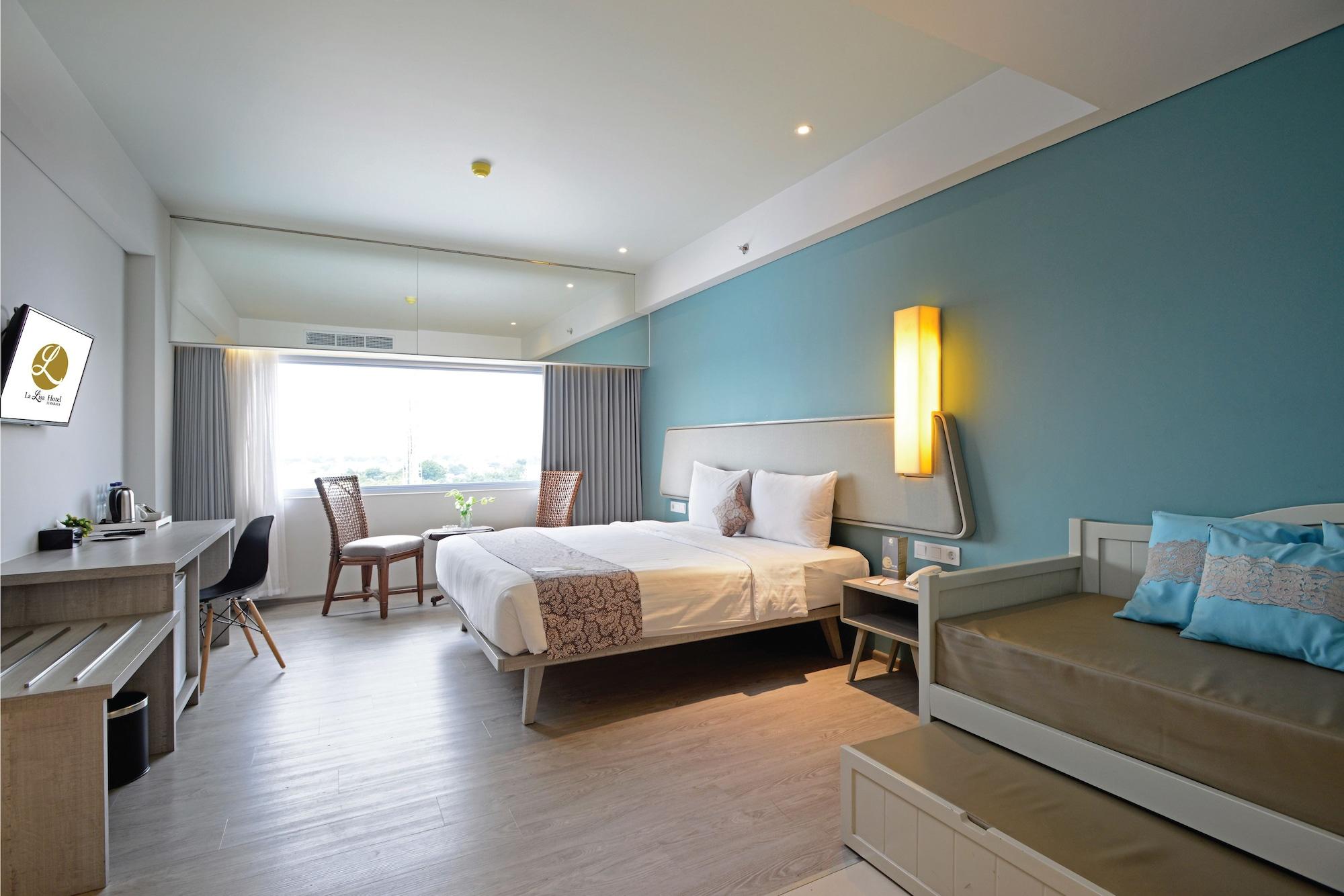La Lisa Hotel Surabaya Buitenkant foto