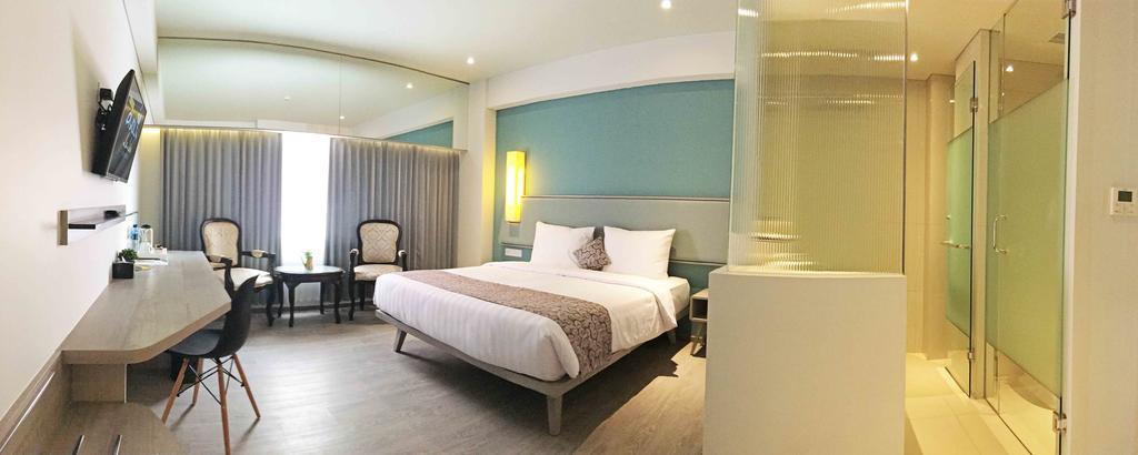 La Lisa Hotel Surabaya Buitenkant foto
