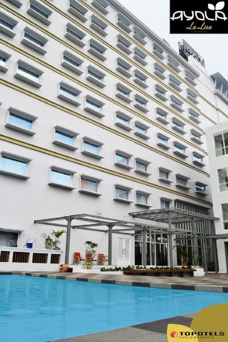 La Lisa Hotel Surabaya Buitenkant foto