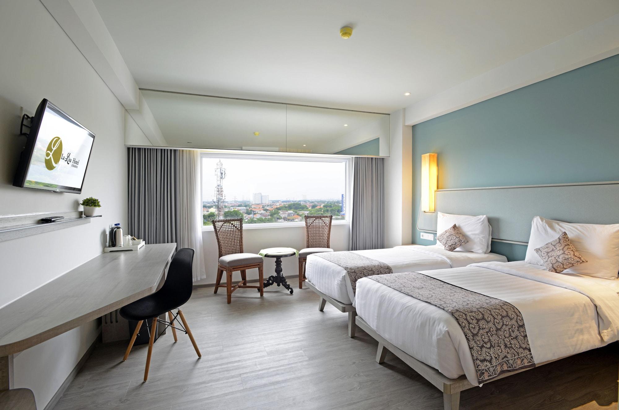 La Lisa Hotel Surabaya Buitenkant foto