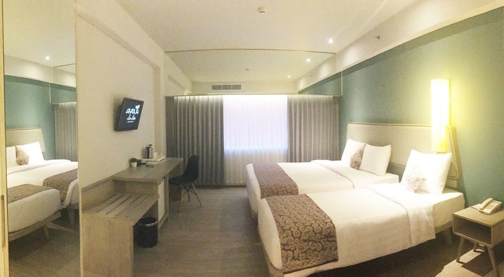 La Lisa Hotel Surabaya Buitenkant foto