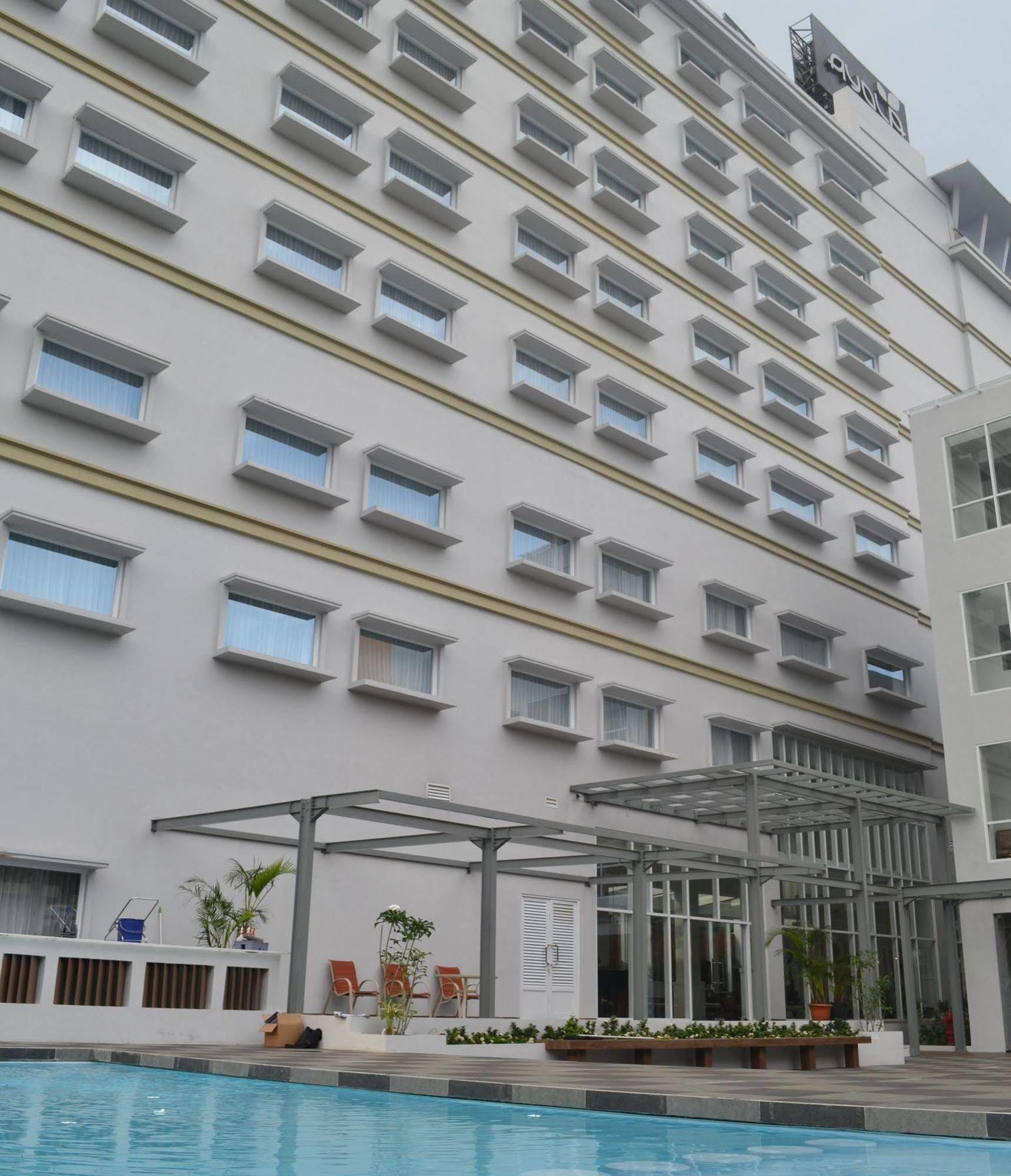 La Lisa Hotel Surabaya Buitenkant foto