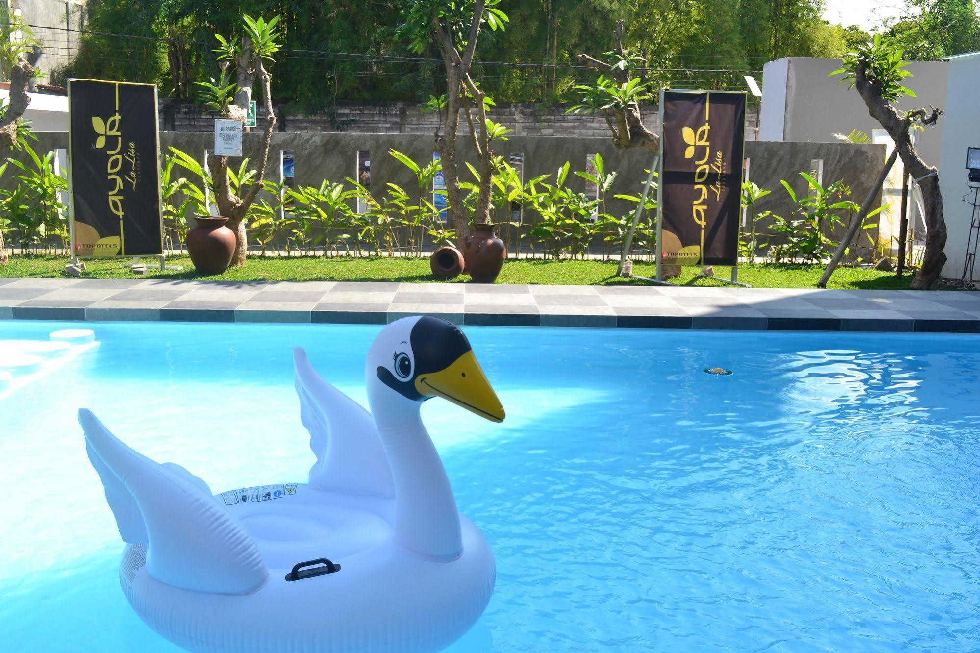 La Lisa Hotel Surabaya Buitenkant foto