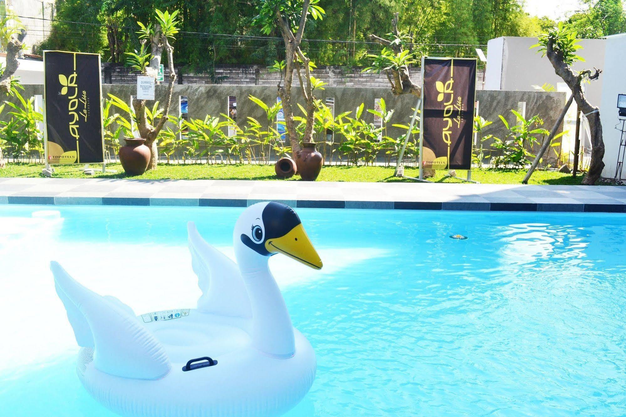La Lisa Hotel Surabaya Buitenkant foto