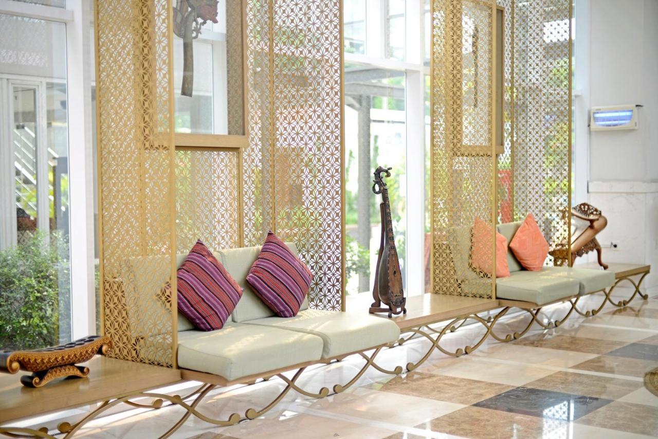 La Lisa Hotel Surabaya Buitenkant foto