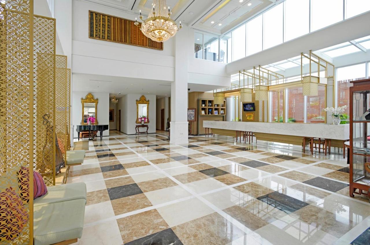 La Lisa Hotel Surabaya Buitenkant foto
