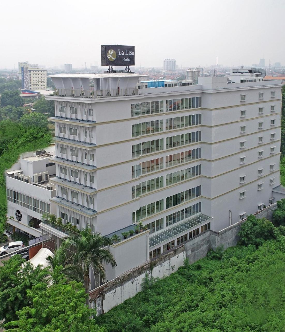 La Lisa Hotel Surabaya Buitenkant foto