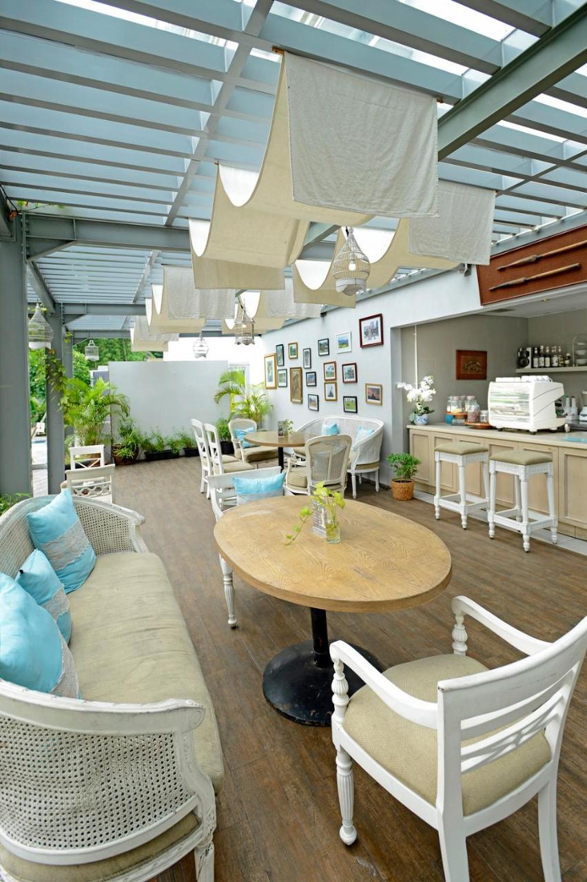 La Lisa Hotel Surabaya Buitenkant foto
