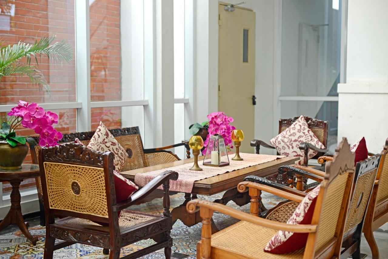 La Lisa Hotel Surabaya Buitenkant foto