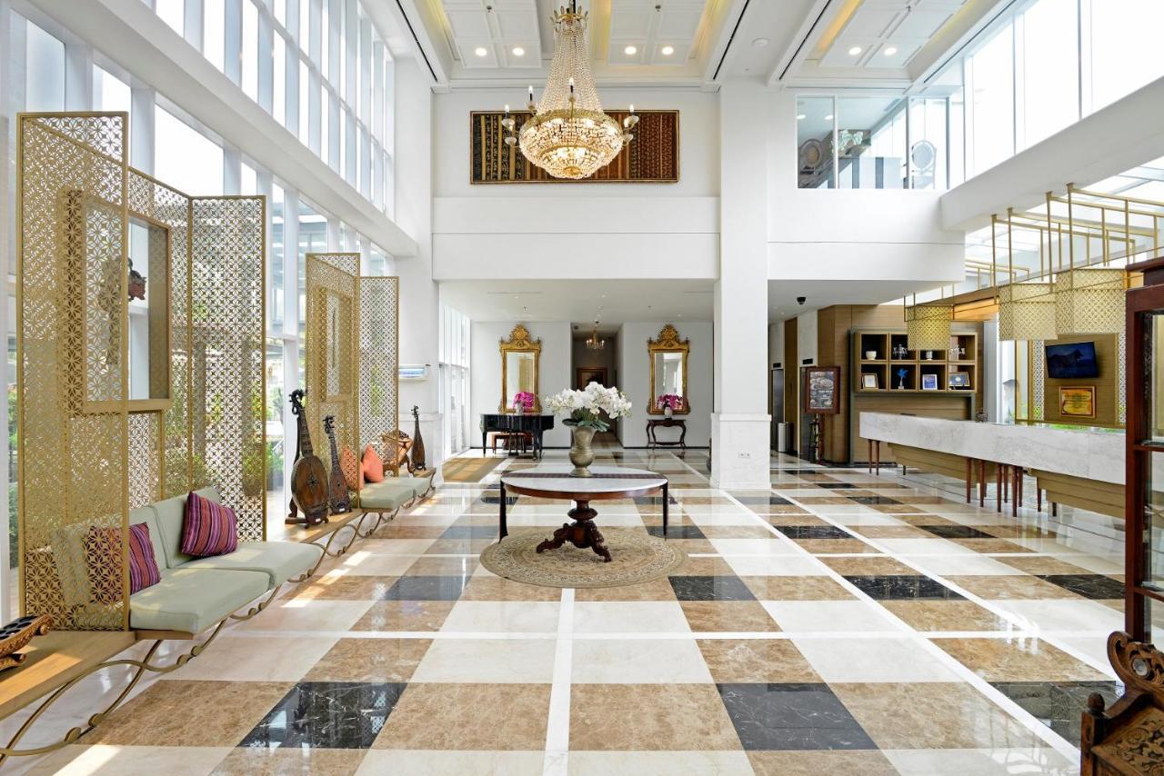 La Lisa Hotel Surabaya Buitenkant foto